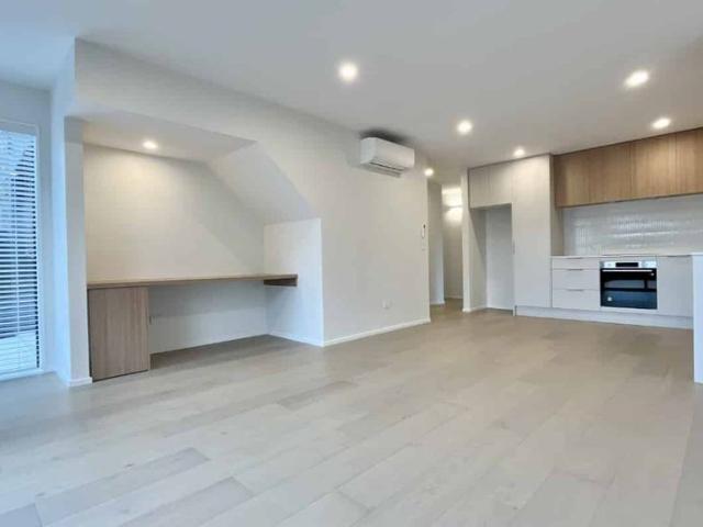 Brand new executive 3 bedroom living in Somerfield