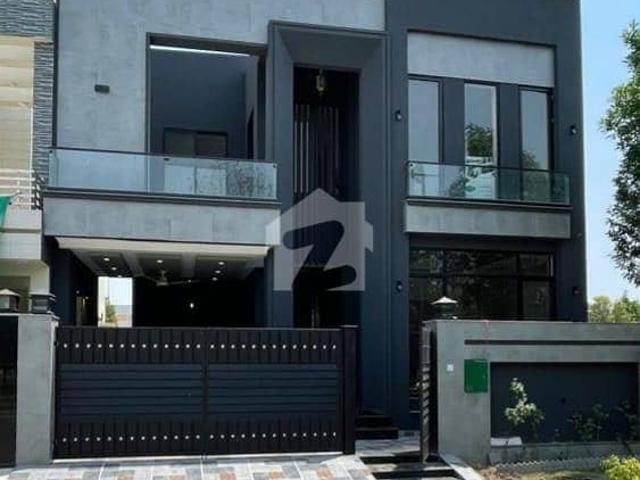 Brand new facing park house 8 marla available for sale in bahria orchard lahore