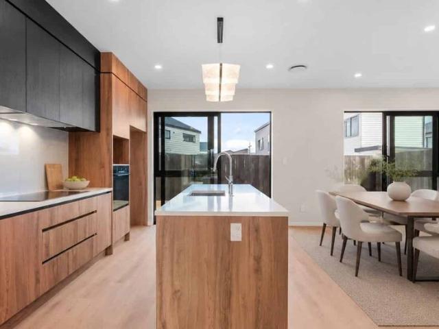 Brand New Family Home in Sought After Hobsonville