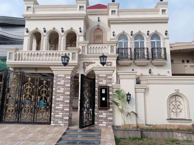 Brand New First Entry 11 Marla Double Story Full House On Rent Lahore Model Town ID 52536