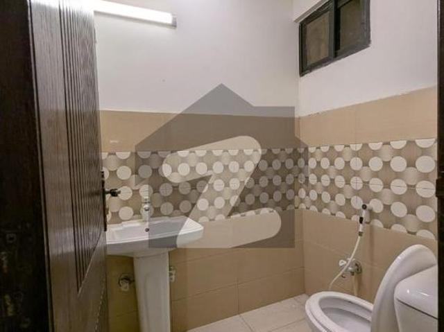 Brand new flat available for rent king presidency 4 bedroom attached washroom 2200 sq feet gulistan e johar block 3a near to munawwar chowrangi kings presidency