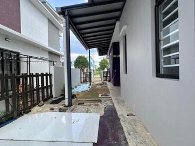 Brand New Freehold SemiDetached House Never Occupied