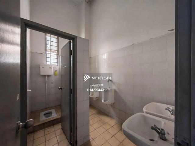 Brand new fully furnished 850sqft unit L15 ready for rent! 3 bed, 2 bath, 2 car parks, aircons, kitchen cabinet & full furniture. Move in condition. RM2,500/mo nego. Wincent Chuah 019 2291
