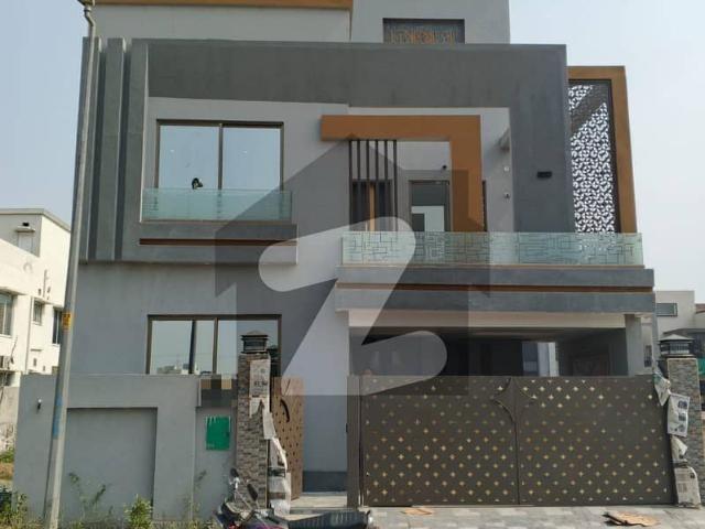 Brand new house 8 marla available for rent in bahria orchard lahore