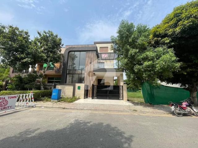 Brand new house 8 marla outclass location of bahria orchard lahore