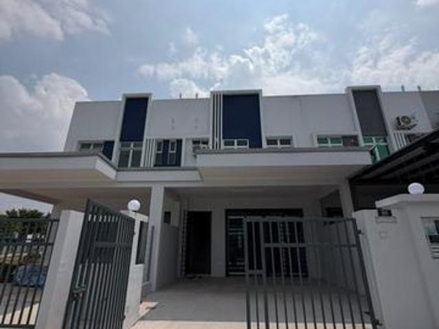 Brand New House Dato Onn 15 Minutes to CIQ All Are Welcome