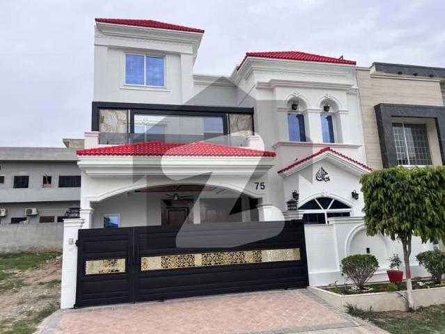 Brand New House For Sale 10 Marla Faisal Town