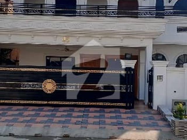 Brand New House For Sale Having Size 1 Kanal