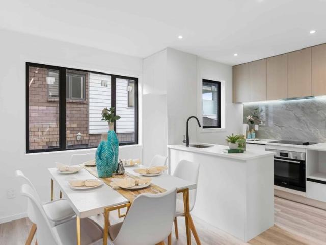 Brand New home Walk to Schools!