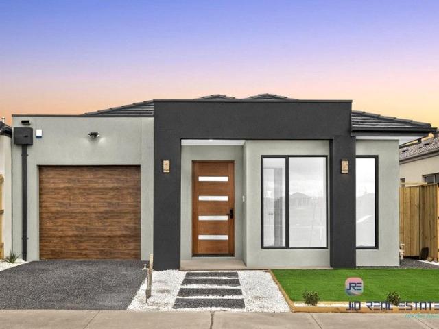 BRAND NEW HOME WITH DOUBLE MASTER BEDROOMS | 10 FEET CEILING HEIGHT | DISPLAY HOME WITH TWO KITCHENS