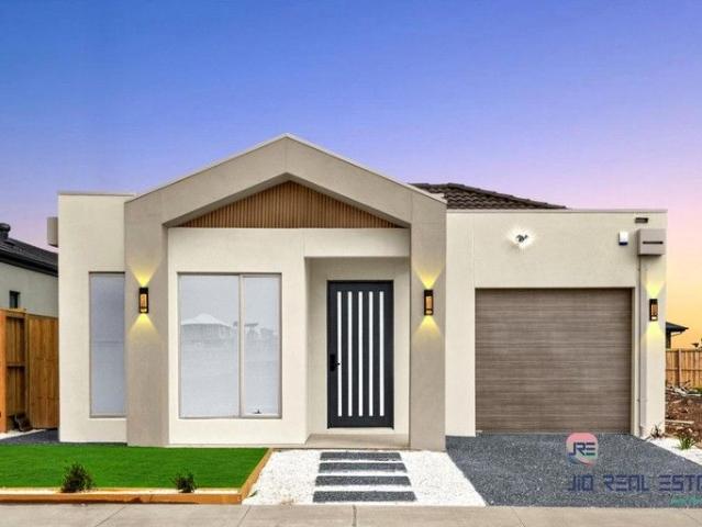 BRAND NEW HOME WITH DOUBLE MASTER BEDROOMS | 10 FEET CEILING HEIGHT | DISPLAY HOME WITH TWO KITCHENS