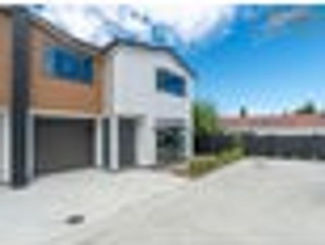 BRAND NEW HOME CHOOSE SPACE OR GARAGE CONVENIENCE