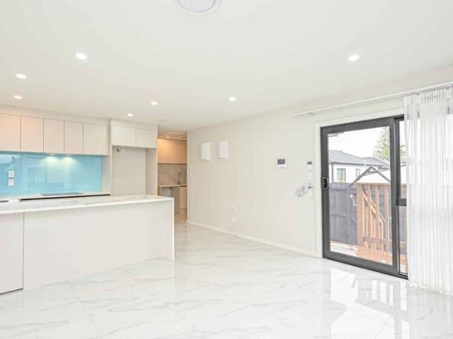 Brand new home Favona