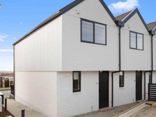 Brand new home in Heart of Rothesay Bay
