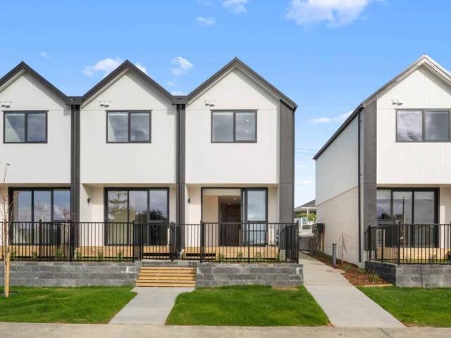 Brand new home in Heart of Rothesay Bay