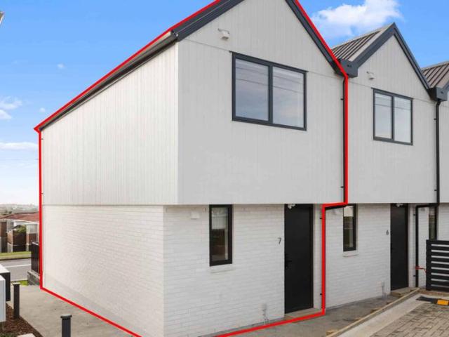 Brand new home in Heart of Rothesay Bay