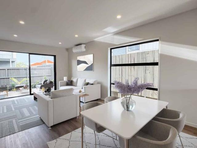 Brand new home in Mount Albert!