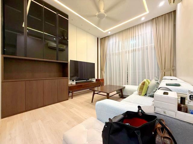 BRAND NEW ID Boulevard condo 1087 sqf Reno 2 carparks at Farlim