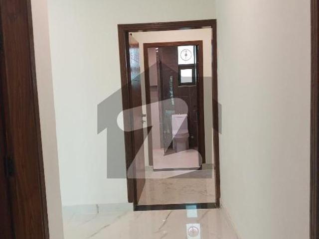 Brand New Open View Beautiful 4 Bed 12 Marla spacious apartment for rent! Askari 10