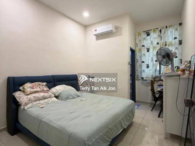 Brand new original unit. Huge Space