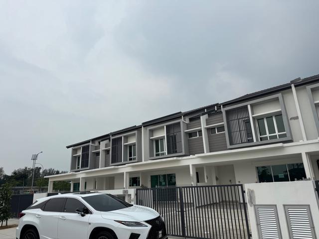 Brand new landed house at Setia Bayu Emas for Rent