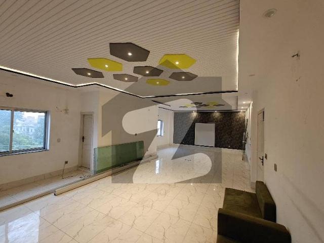 Brand new like floor for rent on main road