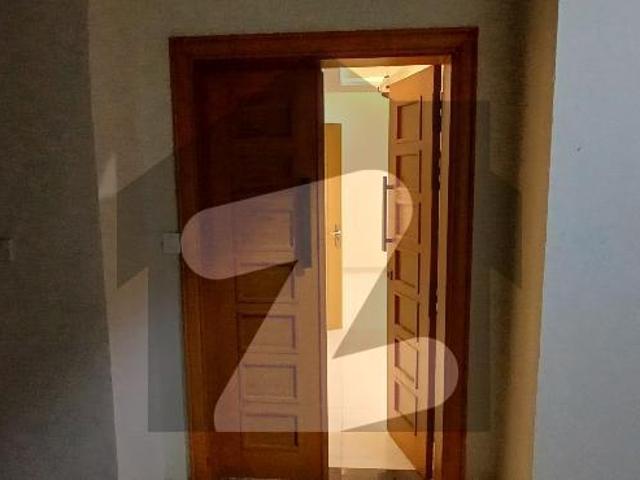 Brand new luxury apartment first entry G 11