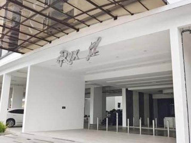 Brand New Luxury Sunny Hill Extra Large DRyx Residence