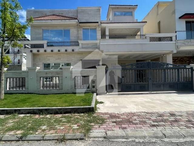 Brand New Luxury 1 Kanal Full House 6 Bed Accommodation 2 American Kitchen 1 Servant Two Species TV Lounge Available For Sale In Bahria Enclave Sector C