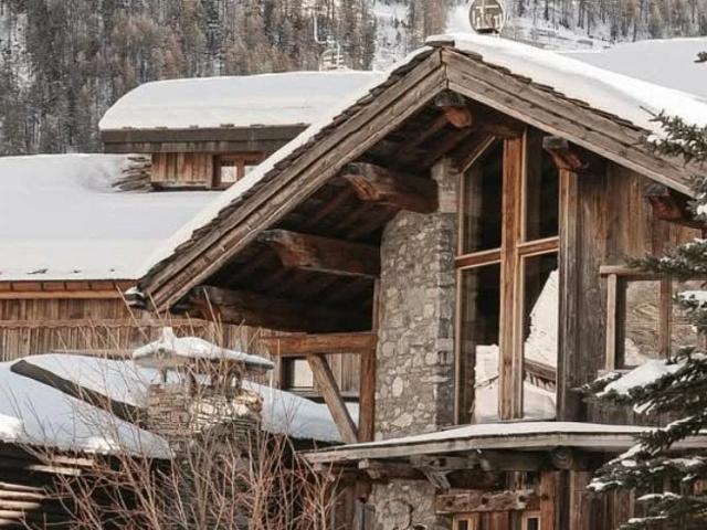 Brand new luxury 5 bedroom chalet for sale in Le Fornet with. m² Val d'Isère