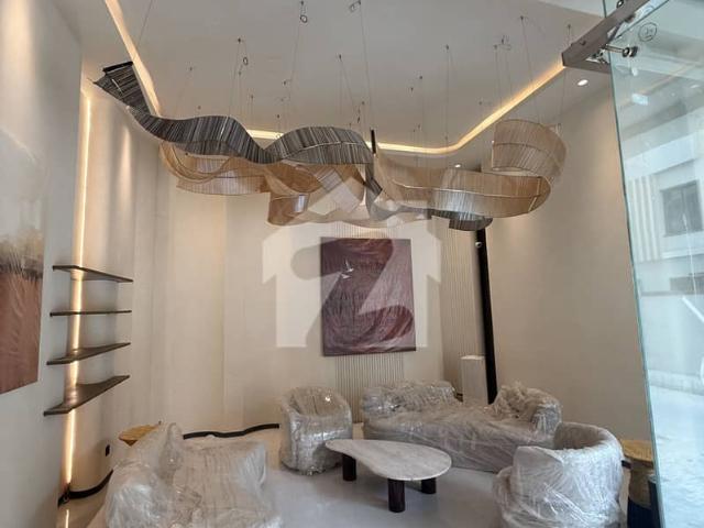 Brand new luxurious apartment for rent at main shahrah e faisal