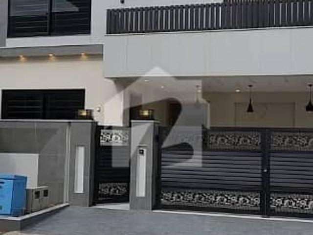 Brand New Luxurious House 10 Marla Construction 10 Marla Attached Plot With Beautiful lawn, Total Land 20 Marla