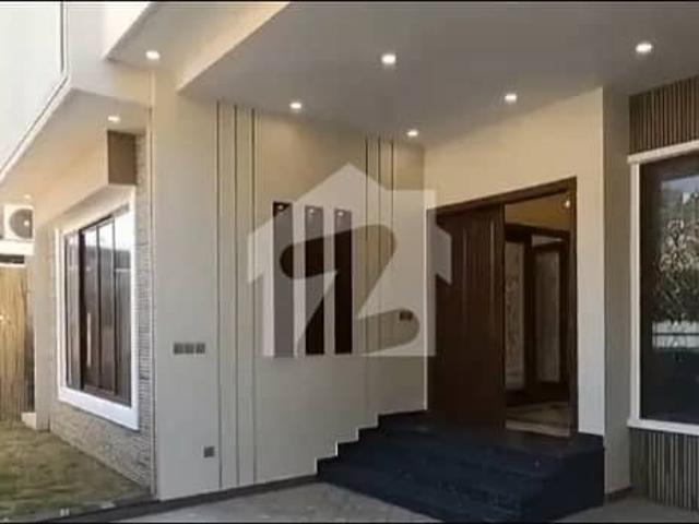 Brand new luxurious house