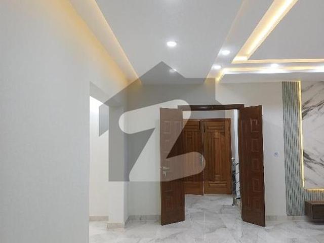 Brand New Luxurious 5 Bed Spacious House available for urgent Sale in Askari 10 Sec S! Askari 10