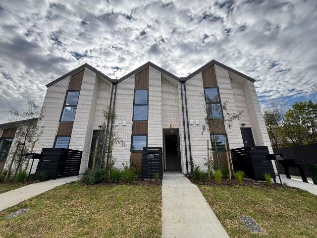 Brand New & Modern Two Bedroom Townhouse – Beach Haven