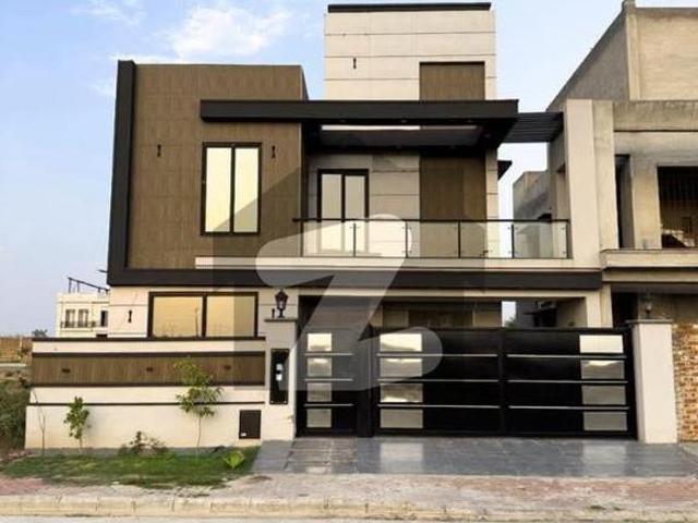 Brand new modern ten marla house available for sale near winter land snow park, secter f, bahria town lahore bahria town sector f