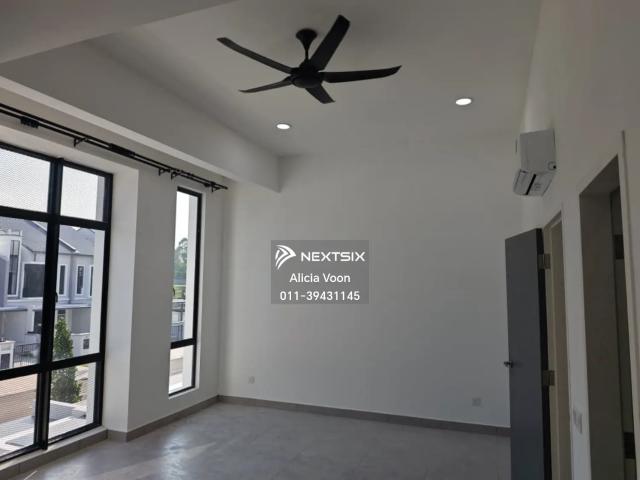 Brand new semi detached factory in Bukit Minyak with 7,800 sqft built up area, 200Amp power supply, 30ft ceiling height and 2 tonne/m² floor loading. 6 units available for rent