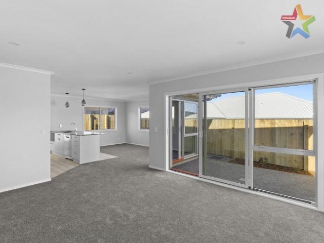 BRAND NEW SEMI DETACHED HOME MAKE YOUR MOVE!