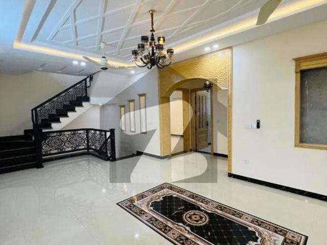 Brand new six bedroom first entry D 12