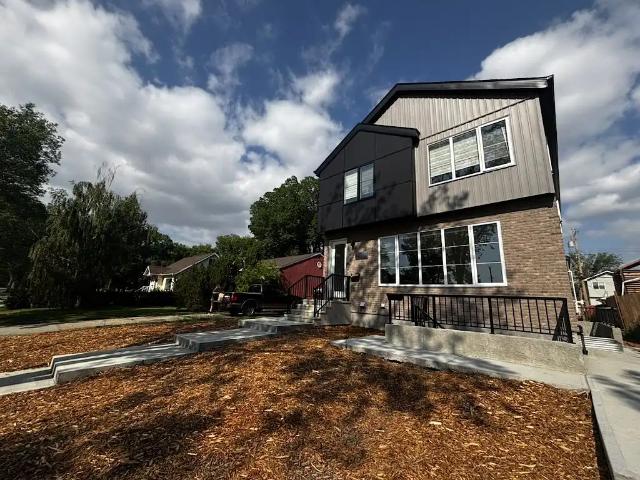 Brand New, Spacious, and Central 3 Bedroom Townhouses in Inglewood w Garage!