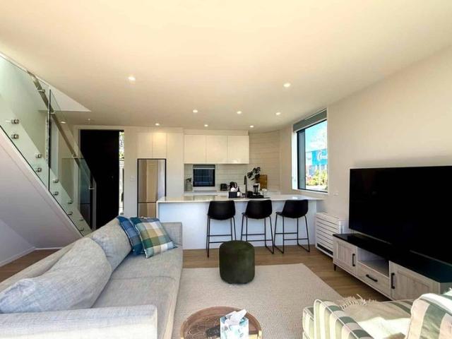 Brand New Stunning Fully Furnished Front Townhouse! AVAILABLE SHORT TERM!