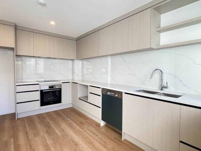 Brand New Stylish 2 Bedroom + Study Townhouse.