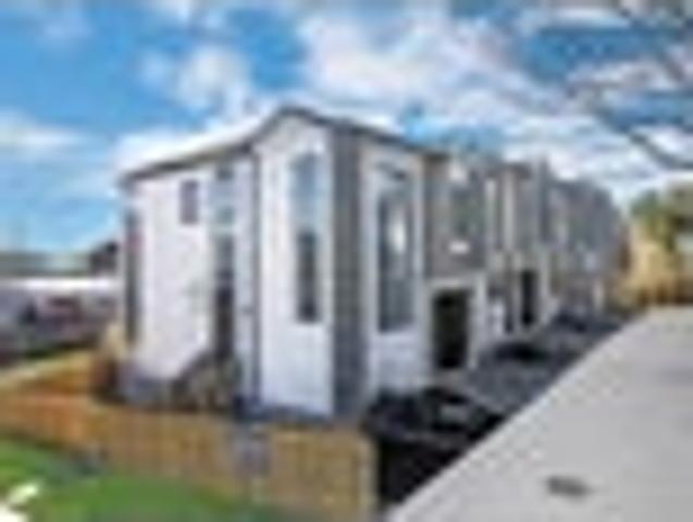 Brand New Sunny Home in Bucklands Beach