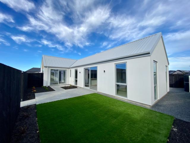 Brand New, Sunny & Stylish Living
