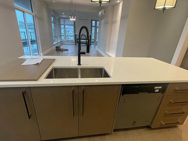 Brand New Penthouse Best Location Steps To Beach Over 2000sqft