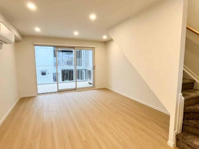 Brand new property in Aeroview!