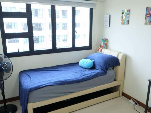 BRAND NEW ROOM AT DAKOTA MRT