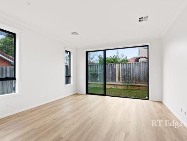 Brand New Town Residence on Thornbury Fringe!