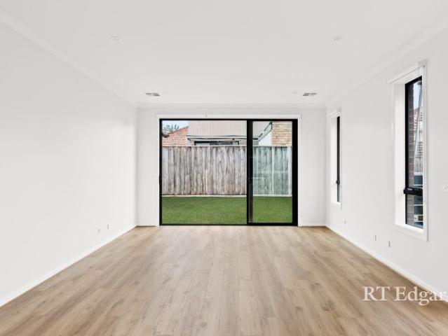 Brand New Town Residence on Thornbury Fringe!