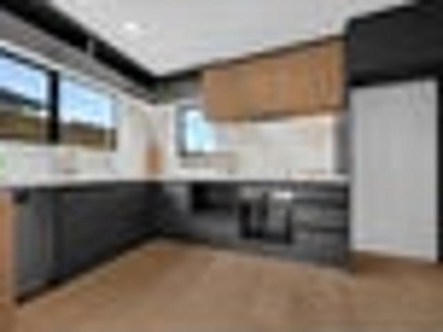 BRAND NEW TOWNHOUSE IN PAPATOETOE